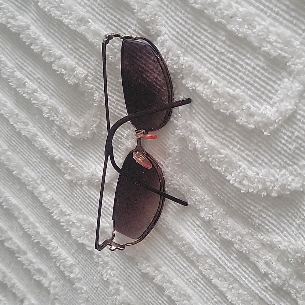 FENDI Sunglasses 👓 - Picture 4 of 11